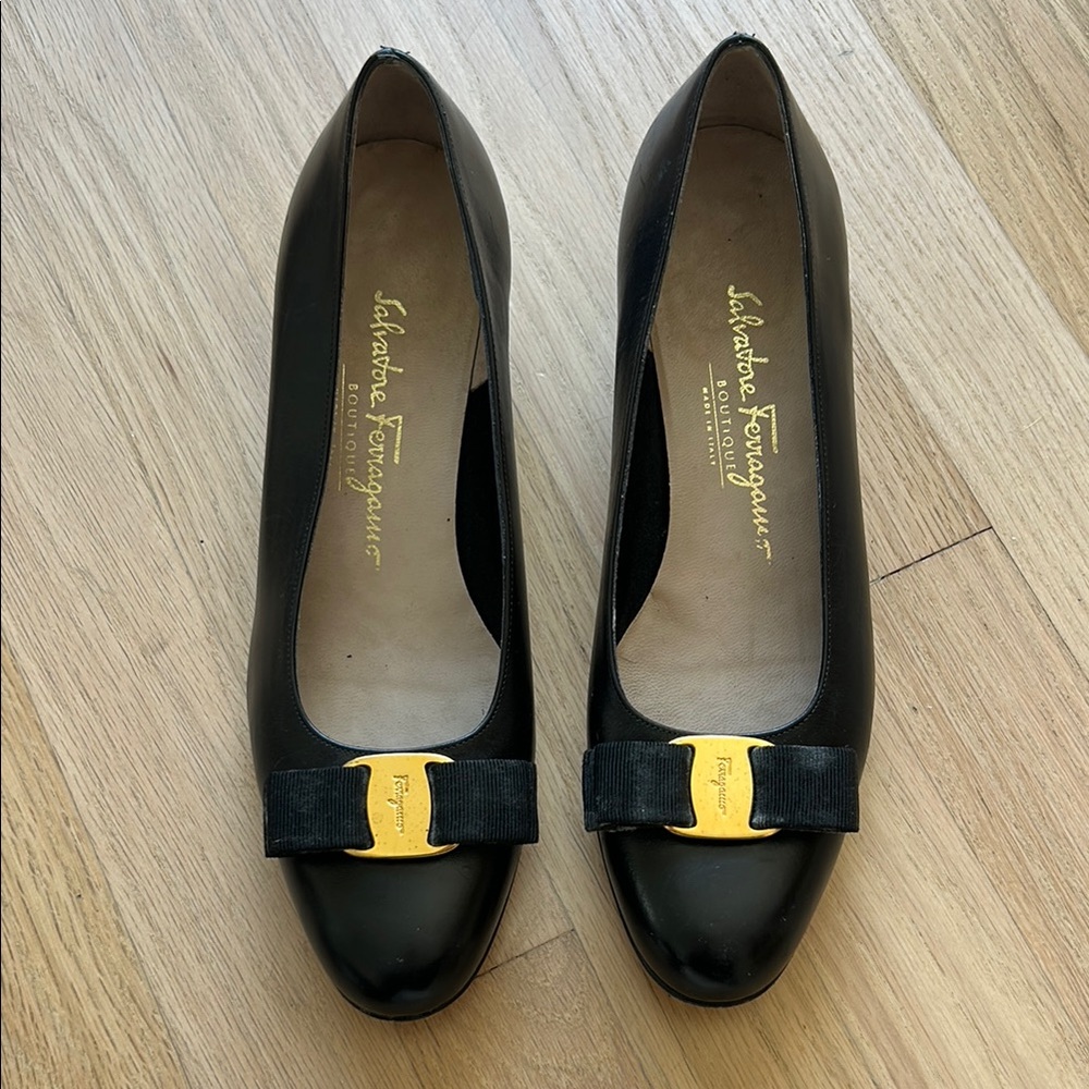 Salvatore Ferragamo Women's Vara Black Pumps